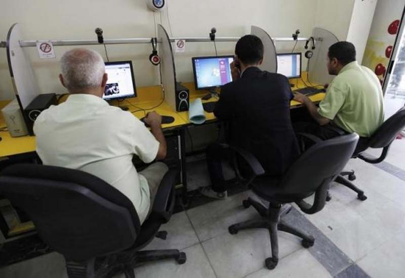 <b>India to have 402 mn Internet users by Dec-end: IAMAI</b>: The number of Internet users in India is expected to reach 402 million by December 2015, registering a growth of 49 per cent over last year, says a report by industry body IAMAI. About 306 million of these will access Internet from their mobile devices, up from 276 million in October this year, according IAMAI and IMRB. "While Internet in India took more than a decade to move from 10 million to 100 million and 3 years from 100 to 200 million, it took only a year to move from 300 to 400 million users," the report said. This number is expected to further surge to 462 million by June next year. The total Internet userbase stood at over 300 million in December last year, which grew to 375 million by October this year. (Reuters) (17/11/2015)