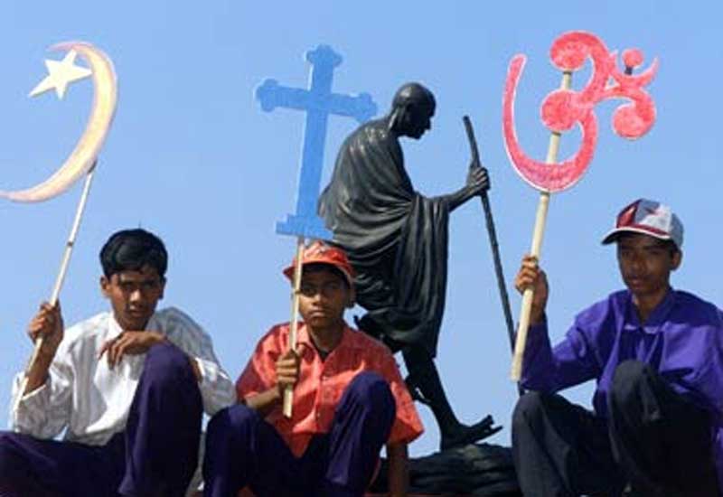 Protests against the rising intolerance in Indian society reached new heights today with eminent personalities like RBI Governor Raghuram Rajan, Infosys founder N R Narayana Murthy, music conductor Zubin Mehta, and President Pranab Mukherjee speaking out against it. They have thereby joined the writers' protest that has seen a long list of authors returning their awards to government and came out against 'cultural dictatorship' that created 'considerable fear' among the minorities in India. Check out the top 5 reactions: (Reuters)