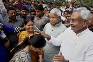 Grand alliance crumbles, Nitish Kumar resigns after snapping ties with RJD: FULL COVERAGE