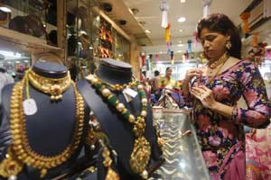 Gold prices at 28-month high, still a good bet, target raised to $1,500