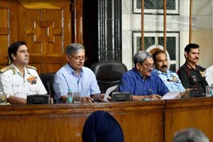 7th Pay Commission report: Worried over pay disparity, 3 Service chiefs to meet Manohar Parrikar 7th Pay Commission report: Worried over pay disparity, 3 Service chiefs to meet Manohar Parrikar