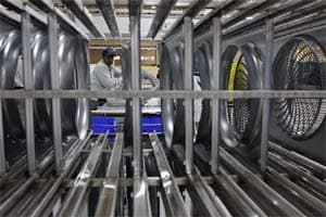 The world economy may be set for another year like 2015, with modest growth in developed economies offsetting persistent weakness elsewhere but generating very little inflation and keeping interest rates low.