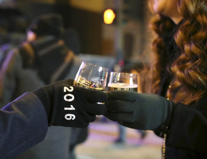 To mark the end of 2015 and to revel the upcoming year, here are a few snapshots of New Year's eve across the globe: