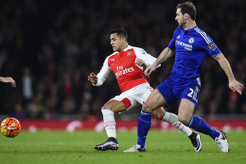 Diego Costa gave Chelsea a 1-0 victory over 10-man Arsenal on Sunday, damaging its London rival's bid to dethrone them as Premier League champions. (Reuters)