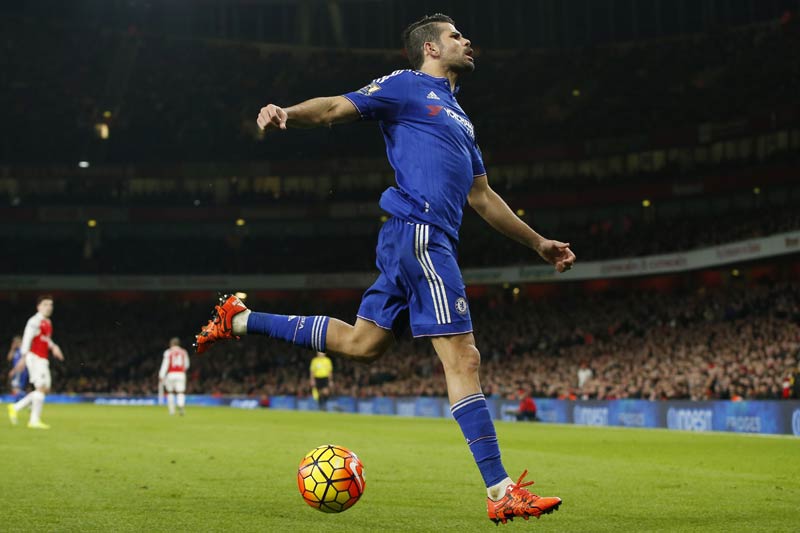Arsenal's first home league loss since the opening day of the season leaves Leicester as the leader by three points. (Reuters)