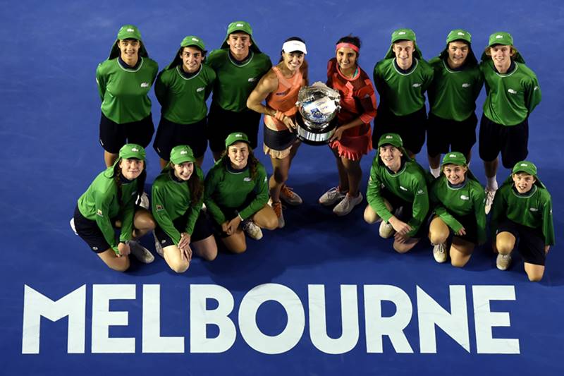 Sania Mirza, Martina Hingis, Australian Open, women doubles, Australian Open India, India australian open, Sania Mirza Martina Hingis, sania mirza martina hingis doubles, sania mirza martina hingis match, sania mirza martina hingis trophy