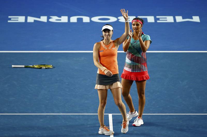 Sania Mirza, Martina Hingis, Australian Open, women doubles, Australian Open India, India australian open, Sania Mirza Martina Hingis, sania mirza martina hingis doubles, sania mirza martina hingis match, sania mirza martina hingis trophy
