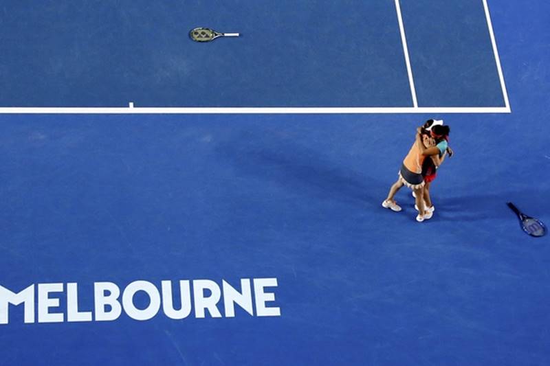 Sania Mirza, Martina Hingis, Australian Open, women doubles, Australian Open India, India australian open, Sania Mirza Martina Hingis, sania mirza martina hingis doubles, sania mirza martina hingis match, sania mirza martina hingis trophy