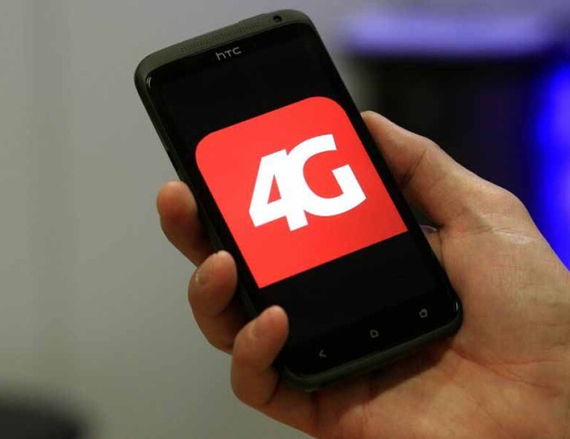 3. About 40 per cent of smartphones being shipped are already on 4G and more than 9 crore 4G subscribers and 18 crore 4G smartphones can be there by 2018. A major driver of this growth has been online sales. (Reuters photo)
