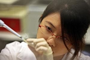 Existing lithography methods, which are used to etch or pattern materials on a substrate, are not capable of fixing nanoparticles to a specific location with precise and arbitrary control. (Reuters)