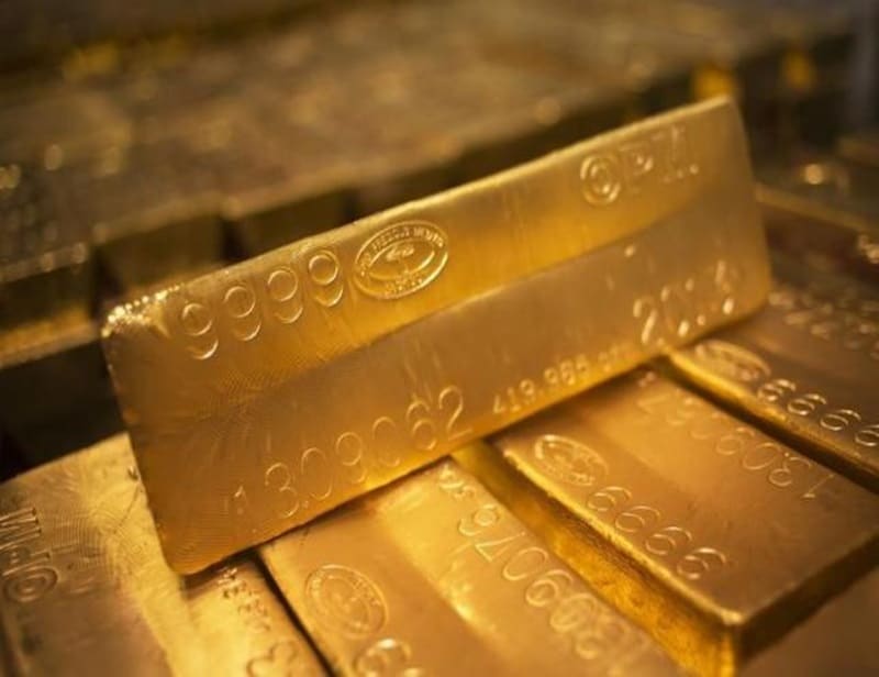 Banks to get 2.5% commission under gold monetisation scheme: The Finance Ministry has announced that the government will pay banks a 2.5 per cent commission for mobilising gold under the gold monetisation scheme and depositors will be permitted premature withdrawal of the deposited metal.Under the modified rules, government will pay the participating banks a fees for their services — gold purity testing charges, refining, storage and transportation charges, among others — on medium and long term gold deposits.“It is expected that the above modifications will make the scheme more attractive for potential depositors,” the Finance Ministry said in a statement spelling out the revised guidelines. (Reuters)