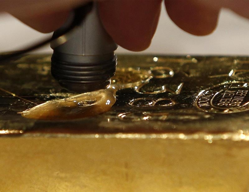 For the Sovereign Gold Bond Scheme 2015, the Reserve Bank of India (RBI) has fixed the public issue price at Rs 2,600 per gram, for which applications will be accepted from Monday - from January 18 to 22. The second tranche of sovereign gold bonds and the pricing has been made more attractive as compared to the first tranche when the issue price was Rs 2,684 per gram. The first tranche of the scheme, which was launched in November, had got a subscription for 915.95 kg gold amounting to Rs 246 crore. The rate has been fixed on the basis of simple average of closing price for gold of 999 purity of the previous week (January 11-15, 2016) published by the India Bullion and Jewellers Association Ltd (IBJA). Aimed at providing an alternative to buying physical gold, the gold bond scheme will offer investors an interest rate of 2.75 per cent and a choice to buy bonds worth 2 grams of gold, up to a maximum of 500 grams. The bonds, which will be sold through banks, post offices and stock holding corporation, would be issued on February 8.(Image Source: Reuters)<br> Here are the top 15 points you must know about the Sovereign Gold Bond scheme: </br>
