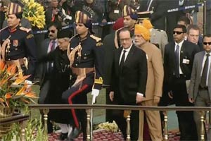 President Pranab Mukherjee, President Francois Hollande and Prime Minister Narendra Modi at Rajpath 