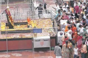 Trupti Desai, president of the Bhumata Ranragini Brigade, and other women met Fadnavis here on Wednesday evening and submitted a memorandum of demands seeking free entry of women at the temple and ending similar gender bias in other places of worship in the state. (PTI)
Trupti Desai, president of the Bhumata Ranragini Brigade, and other women met Fadnavis here on Wednesday evening and submitted a memorandum of demands seeking free entry of women at the temple and ending similar gender bias in other places of worship in the state. (PTI)