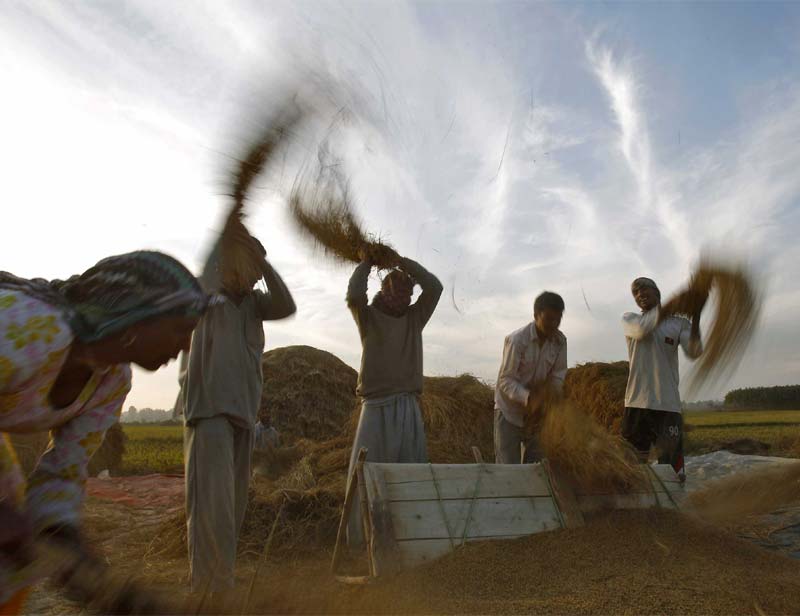 3. Budget 2016: Arun Jaitley may set an economic growth target of 7.5 to 8 percent for the fiscal year starting in April, an official said, while the asset-sale target could be halved to some 350 billion rupees ($5.17 billion). (Image Source: Reuters)