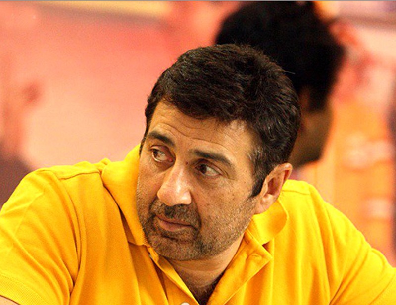 4. Ghayal Once Again action sequences done very well, says Sunny Deol: Hollywood stunt coordinator Dan Bradley has done a great job in Ghayal Once Again, according to actor-director Sunny Deol. "In my earlier films, my action used to always be good, the screenplay also used to be believable. I needed to bring in Dan Bradley because he's famous for the films that he has made, The Bourne Ultimatum and many others which all have seen, and he has really done a great job. We gelled very well," Sunny Deol said. Bradley has worked in films such as the Spiderman series, 'Superman Returns, Quantum of Solace and Mission: Impossible - Ghost Protocol among others. About the action in Ghayal Once Again involving blasts, train sequences and guns, Sunny Deol said: "I do these things because for me it is a thrill. The back troubles you a lot sometimes, which creates difficulties and that is something that happens randomly, but a man keeps moving ahead if it is something that he loves and is fond of." (Bollywood Hungama)