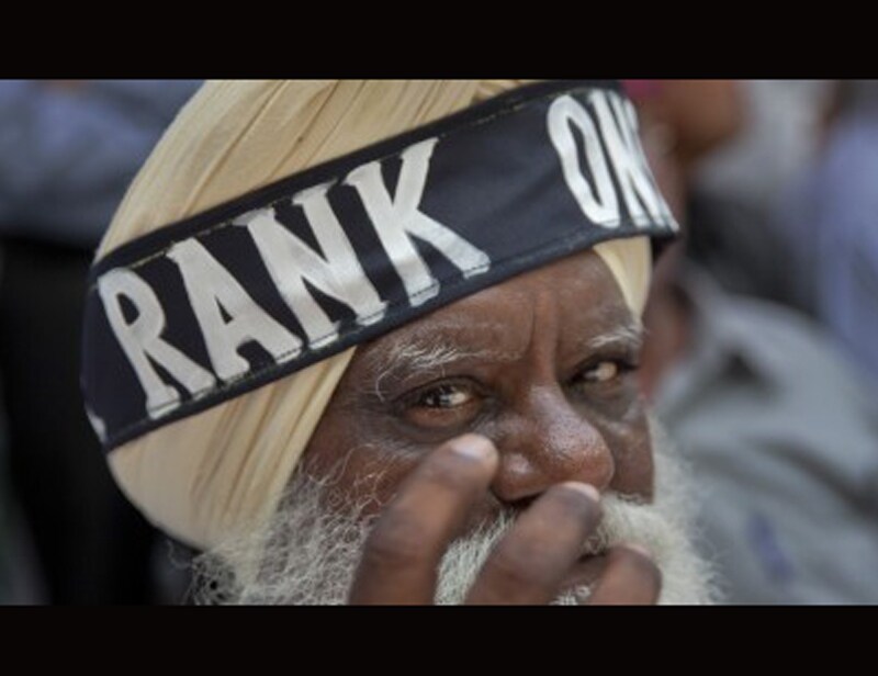 OROP tables and detailed instructions for One Rank One Pension scheme issued by the government have not satisfied protesting military veterans who have vowed today to continue their protest. The veterans body has said that anomalies remain in the OROP scheme announced by the government. (AP)