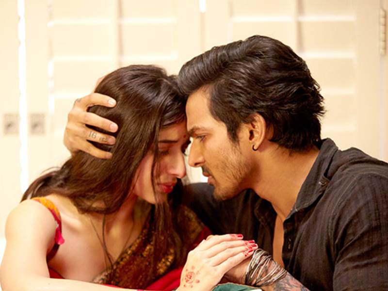 Sanam Teri Kasam box office collections, Sanam Teri Kasam, Sanam Teri Kasam first day collection, Valentine's Day, Valentine's Day movie, Valentine's Day gifts, Sanam Teri Kasam opening day collections, Sanam Teri Kasam day 1 collection, Sanam Teri Kasam box office, Sanam Teri Kasam collections, Sanam Teri Kasam occupancy rate, Mawra Hocane, Harshwardhan Rane, pakistani actress, bollywood, entertainment news
