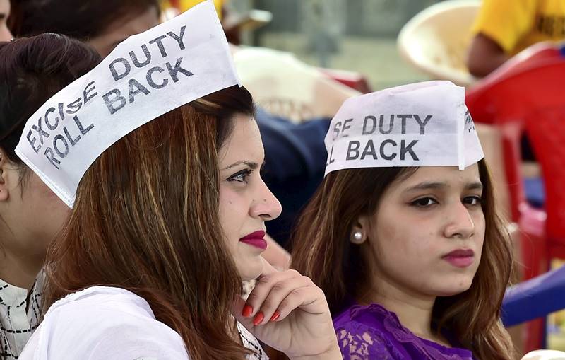 jewellers strike in delhi, jewellers strike india, jewellers strike 2016, jewellers strike in bangalore, jewellers strike today, jewellers strike latest news, gold jewellers strike in india, gold jewellers strike, all india jewellers strike, excise duty on gold in india, Arun Jaitley,