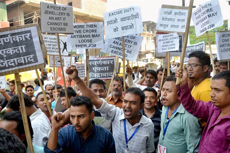 jewellers strike in delhi, jewellers strike india, jewellers strike 2016, jewellers strike in bangalore, jewellers strike today, jewellers strike latest news, gold jewellers strike in india, gold jewellers strike, all india jewellers strike, excise duty on gold in india, Arun Jaitley,