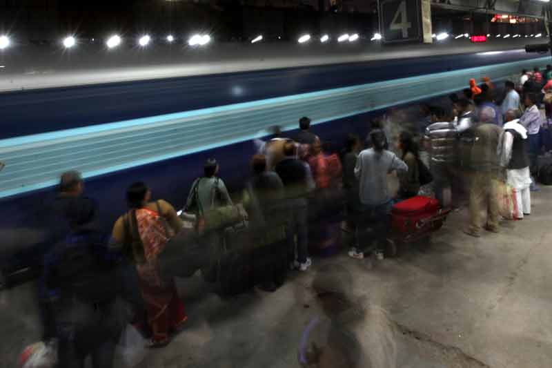 Speaking on the occasion, Suresh Prabhu said this was a long-standing demand of the people of northeastern region to provide train services in these areas. He said the connectivity through DEMU train between New Coochbehar and Changrabandha in West Bengal would benefit all, including daily-passengers and businessmen. (Image Source: Express Photos)