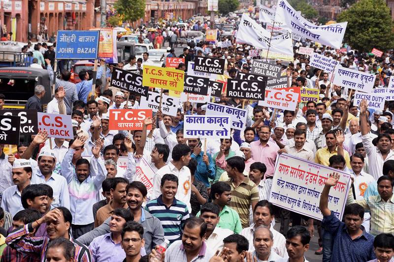 apple iphone se, apple iphone se price in india, flydubai crash, flydubai plane infocus bingo, jewellers crash, top 10 business, top 10 business news, maruti s cross, top 10 business news in india, top 10 business news on Monday india, top 10 business news of on Monday