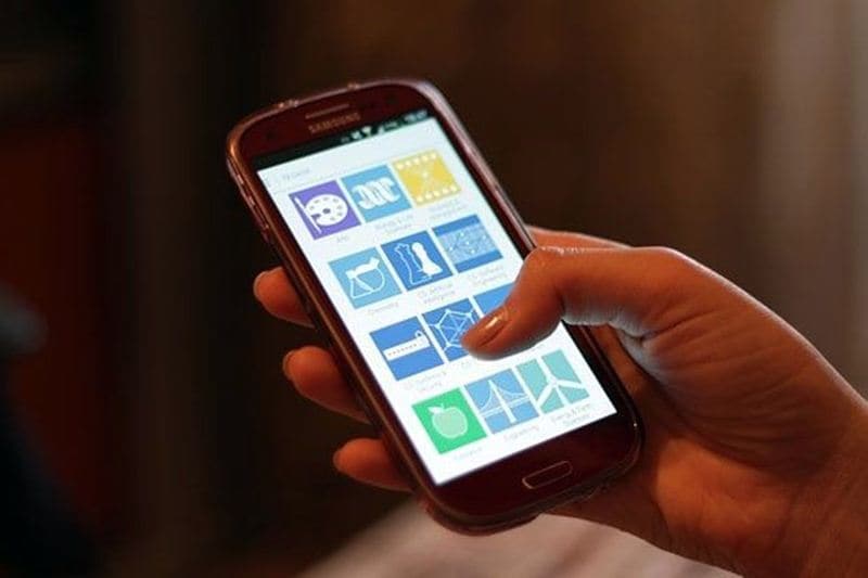 Budget 2016: Arun Jaitley: Your favourite mode of communications will also turn dearer. Locally manufactured mobiles will become costlier by about 1 per cent because government has imposed duty on imported circuit boards used in them. Smart watches will also be dearer as they will now be subjected to retail sales price-based assessment of excise duty with an abatement of 35 per cent. (PTI)