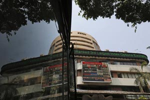 Late buying helps Sensex recover, end 120 points up; Nifty reclaims 8,600 mark Late buying helps Sensex recover, end 120 points up; Nifty reclaims 8,600 mark