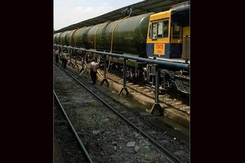 Indian Railways, Indian Railways water trains, Indian Railways maharashtra, Indian Railways water train maharashtra, Maharashtra govt's drought, Maharashtra govt's drought relief, Maharashtra govt's drought relierf operations