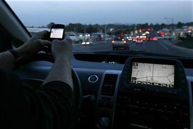 In order to reduce the burden of physically producing of vehicle documents like DL, RC to enforcement authorities, the transport department of government of Telangana recently launched a mobile app called ‘RTA m-Wallet’. 
(Representative pic: Reuters)