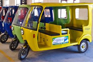 5,100 E-Rickshaws distributed by BMC under Pradhan Mantri Mudra Yojna