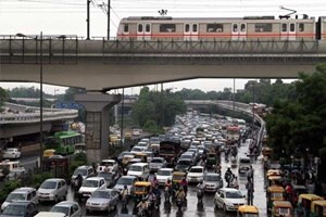Vijay Goel violated the Odd-Even scheme as a mark of protest following which he was penalised by the traffic police. (PTI)