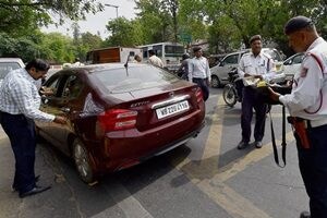 Odd-Even rule in Delhi: Over 500 persons challaned by Traffic Police in first five hours