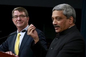 U.S. Defense Secretary Ash Carter (L) and India's Defense Minister Manohar Parrikar. (Reuters)