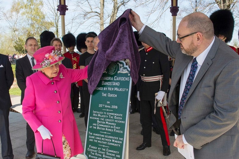 Queen Elizabeth, Queen Elizabeth turns 90, Queen Elizabeth's birthday, Britains Queen Elizabeth, Queen Elizabeth's birthday celebration, Queen Victoria, David Cameron, obama, Queen Elizabeth birthday wishes