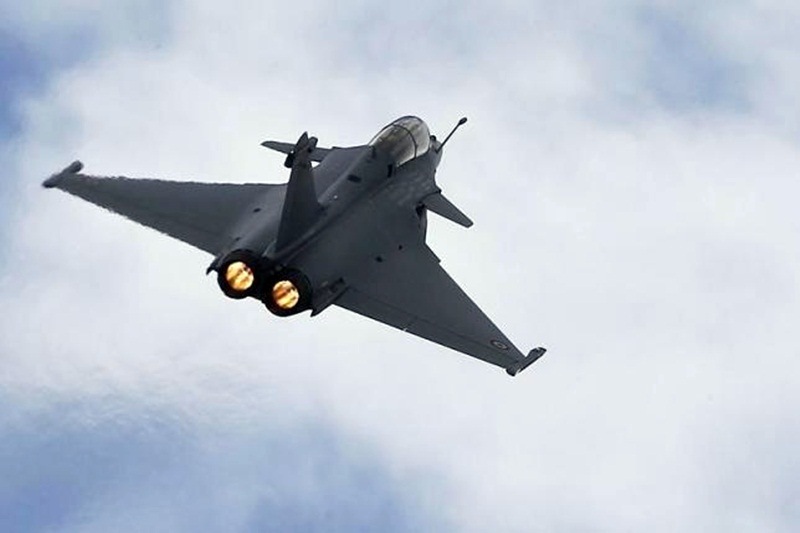 4. India's Rafale jet fighter deal with France finalised at Rs 80,000 crore, says BJP: The government may have not made a final announcement on the Rafale deal yet but for the BJP it has been "finalised" and the Modi government has saved over Rs 21,000 in the "re-negotiation" with the French government. "The deal to buy 36 state of the art Rafale aircraft from France at 12 billion dollar (Rs 80000 crore) was re-negotiated and finalised at 8.8 billion dollar (Around Rs 59000 cr)," a tweet by the BJP said. The government "saved" public money and the deal resulted in gain of "technological knowledge" and "strengthening the air power to defend the border", it said. Officially, the negotiation between India and France are at an advanced stage. (Reuters)