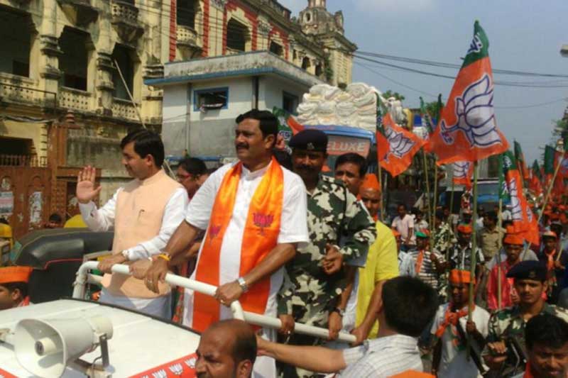 BJP manifesto: Former state president of BJP Rahul Sinha claimed there were nearly 2.5 crore infiltrators in West Bengal. "If BJP comes to power, we will indentify them and take action by sending them back to their countries", Sinha, who is contesting from Jorasanko seat, said while releasing the poll manifesto. (Source: Twitter)