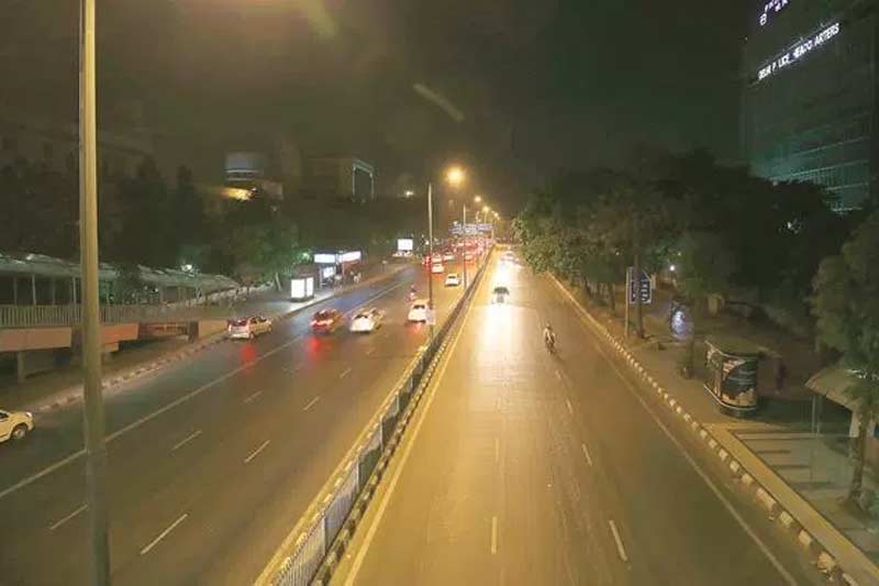 At 7pm a view of empty roads at ITO on the day one of Odd-Even phase II, in New Delhi on April 15th 2016. Express Photo by Ravi Kanojia.