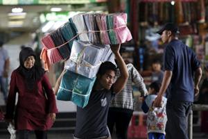 Indonesia trade surplus, current account deficit, low commodity prices