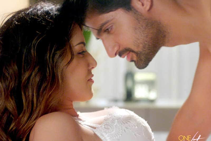 One Night Stand, One Night Stand review, One Night Stand movie review, Sunny Leone, One Night Stand review in hindi, hindi movie review One Night Stand, review of One Night Stand, One Night Stand reviews, Sunny Leone One Night Stand, One Night Stand Sunny Leone, Sunny Leone movies, Bollywood, entertainment news