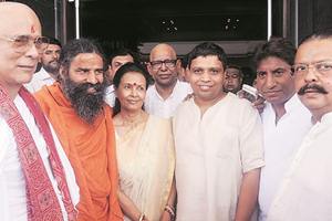 Sahara chief, Subrata Roy, Chhabi roy funeral, star-studded ceremony, Akhilesh yadav, Mulayam Singh Yadav, Samajwadi Party, sahara group, sahara employees, film industry Sahara chief, Subrata Roy, Chhabi roy funeral, star-studded ceremony, Akhilesh yadav, Mulayam Singh Yadav, Samajwadi Party, sahara group, sahara employees, film industry