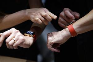 Samsung top wearable brand in Indian market, Motorola, Apple follow