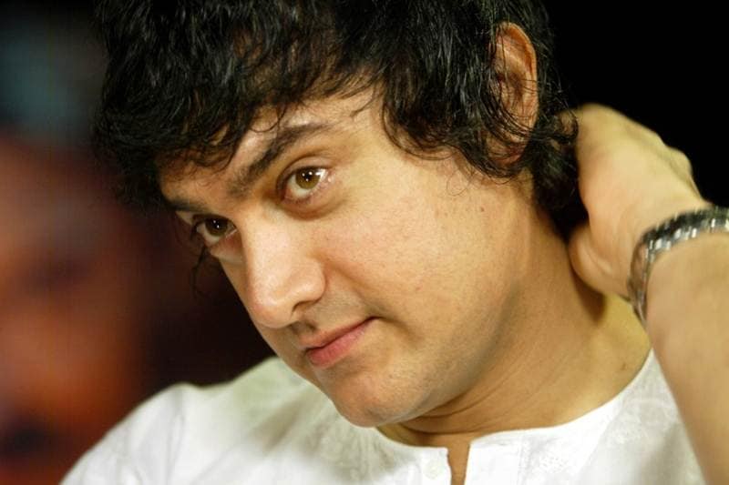 aamir khan, aamir khan bike, aamir khan bajaj v bike, bajaj v bike, bajaj v15, bajaj v15 price, bajaj v15 images, bajaj v bike aamir khan, bajaj v bike price, bajaj v bike images, bajaj v bike photo, bajaj v bike images, bajaj v bike price in india, bajaj v bike specification, Rajiv Bajaj, Rajiv Bajaj aamir khan, Rajiv Bajaj v15