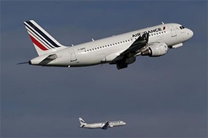 The airline said it was sticking to its forecasts for this year, including cutting unit costs by around 1.0 per cent and a cutting its net debt -- now standing at 4.16 billion euros -- significantly.(Reuters)