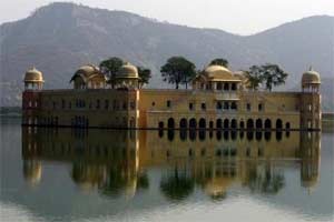 Government plans to come up with 100 model 'Swachh Tourist Destinations' under a special clean-up initiative focused on developing iconic heritage, spiritual and cultural places in the country as part of Prime Minister Narendra Modi's pet programme Swachh Bharat Mission. (Reuters)