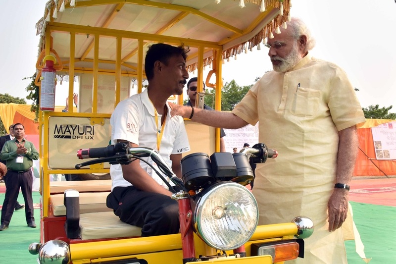 Narendra Modi, PM Modi in UP, Modi e-rickshaw