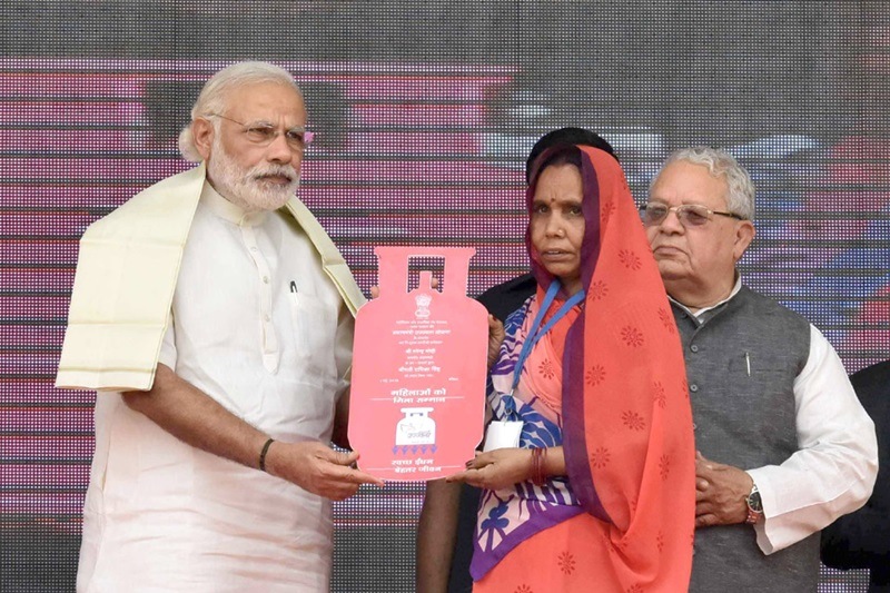 Narendra Modi, PM Modi in UP, Pradhan Mantri Ujjwala Yojana