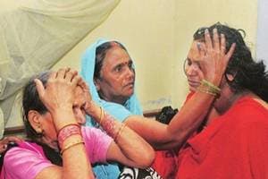 Relatives of Journalist Rajdev Ranjan seen consoling his wife Asha. (Express Photo)