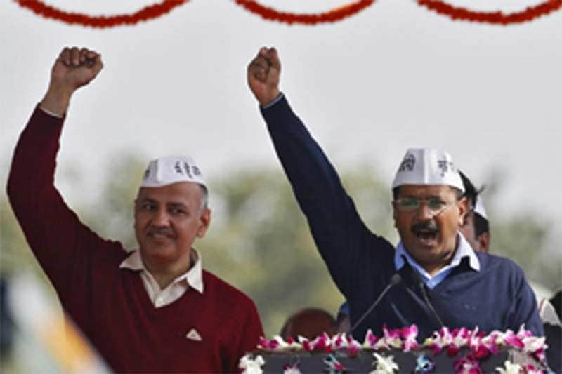 top 10 news, top 10 news of today, top 10 news headlines, top 10 news of today in india, top 10 news of today in english, Maheish Girri, Uddhav Thakre, Shiv Sena News, DPS Srinagar, Abaya, Delhi University, DU Admission 2016, Bangladesh News, Hindu Attack in Bangladesh, AAP, Arvind Kejriwal, AAP Party, AAP news, Hrithik Roshan, Sussanne Khan, Hrithik Roshan's ex-wife, Mohan Bhagwat, Rahul Gandhi, Pakistan-India