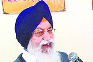 SGPC chief Avtar Singh Makkar had assured that they will not allow anybody to disturb the atmosphere inside the shrine. (Source: IE Photo)